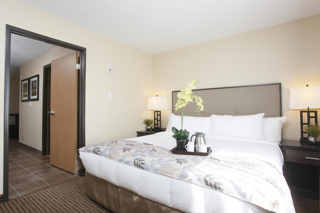 Pomeroy Inn & Suites At Olds College Δωμάτιο φωτογραφία