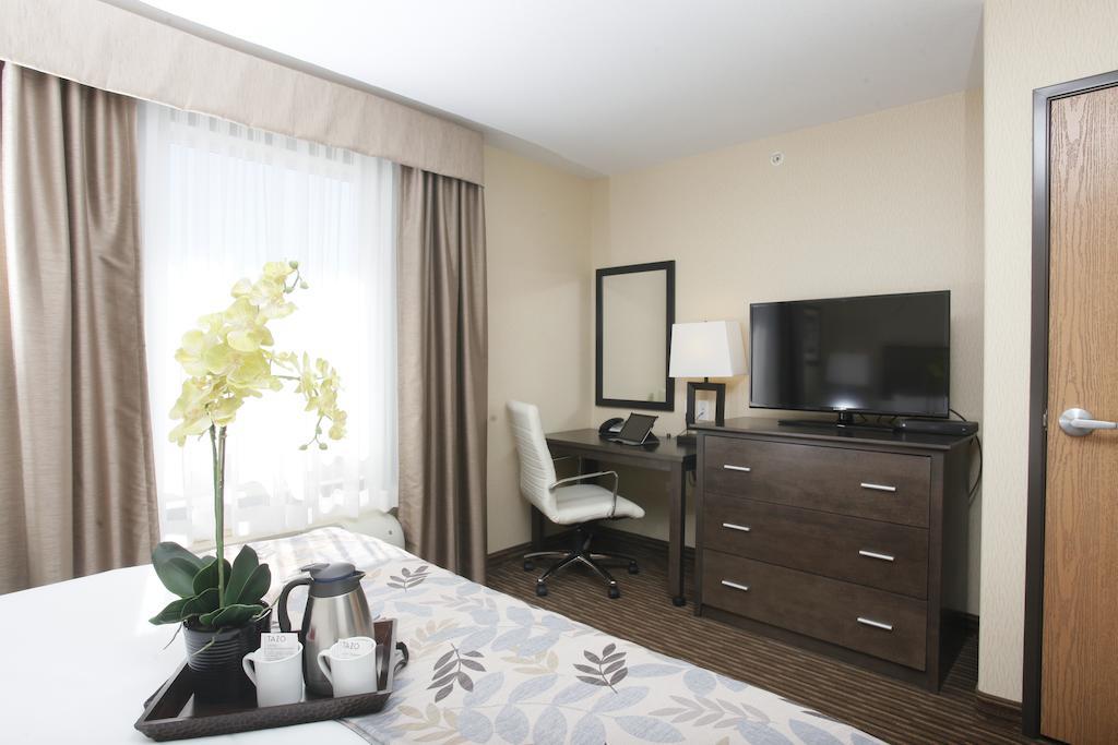Pomeroy Inn & Suites At Olds College Δωμάτιο φωτογραφία