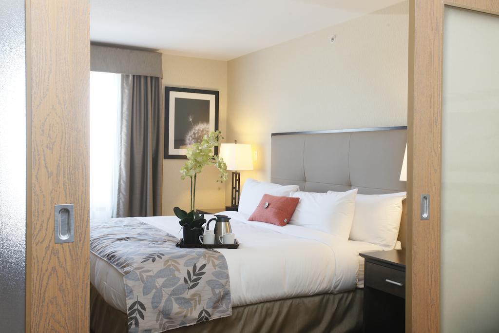 Pomeroy Inn & Suites At Olds College Δωμάτιο φωτογραφία