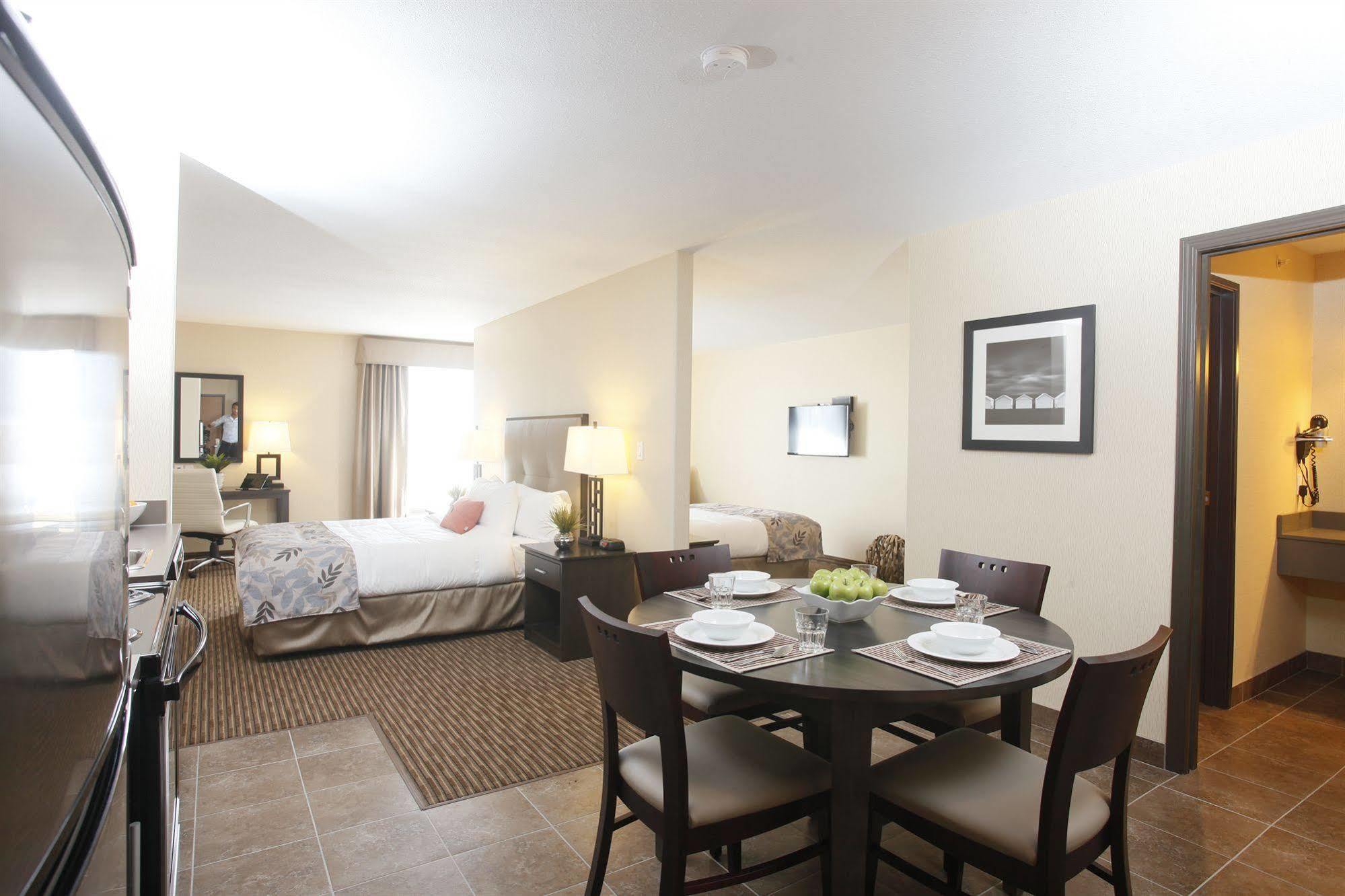 Pomeroy Inn & Suites At Olds College Εξωτερικό φωτογραφία