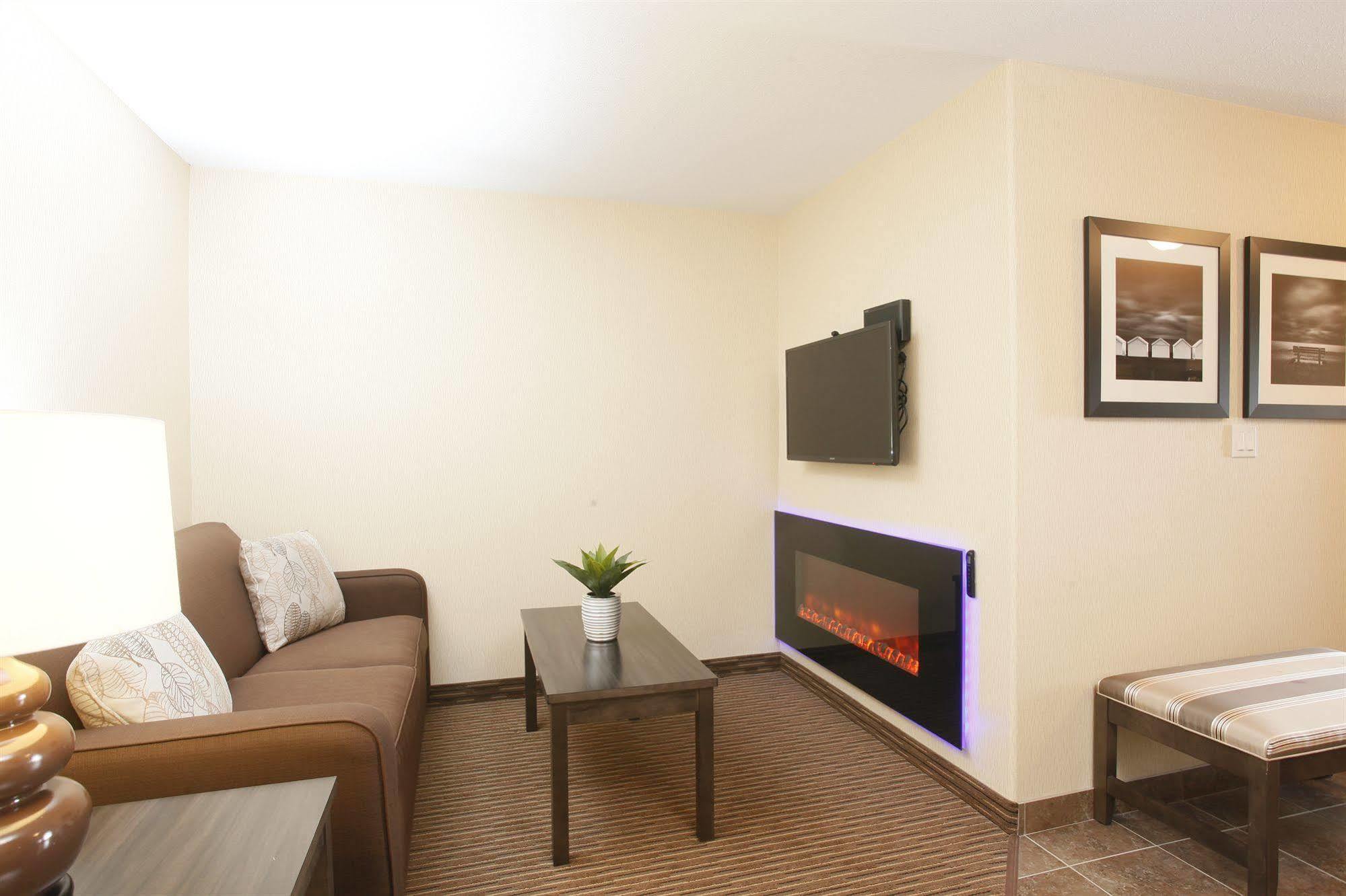 Pomeroy Inn & Suites At Olds College Εξωτερικό φωτογραφία