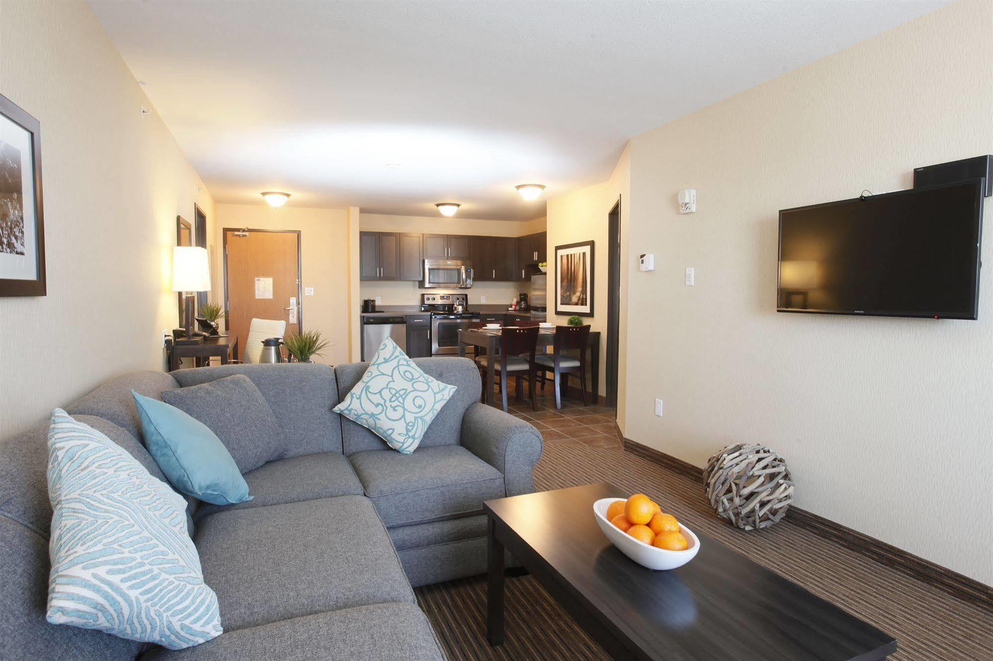 Pomeroy Inn & Suites At Olds College Εξωτερικό φωτογραφία