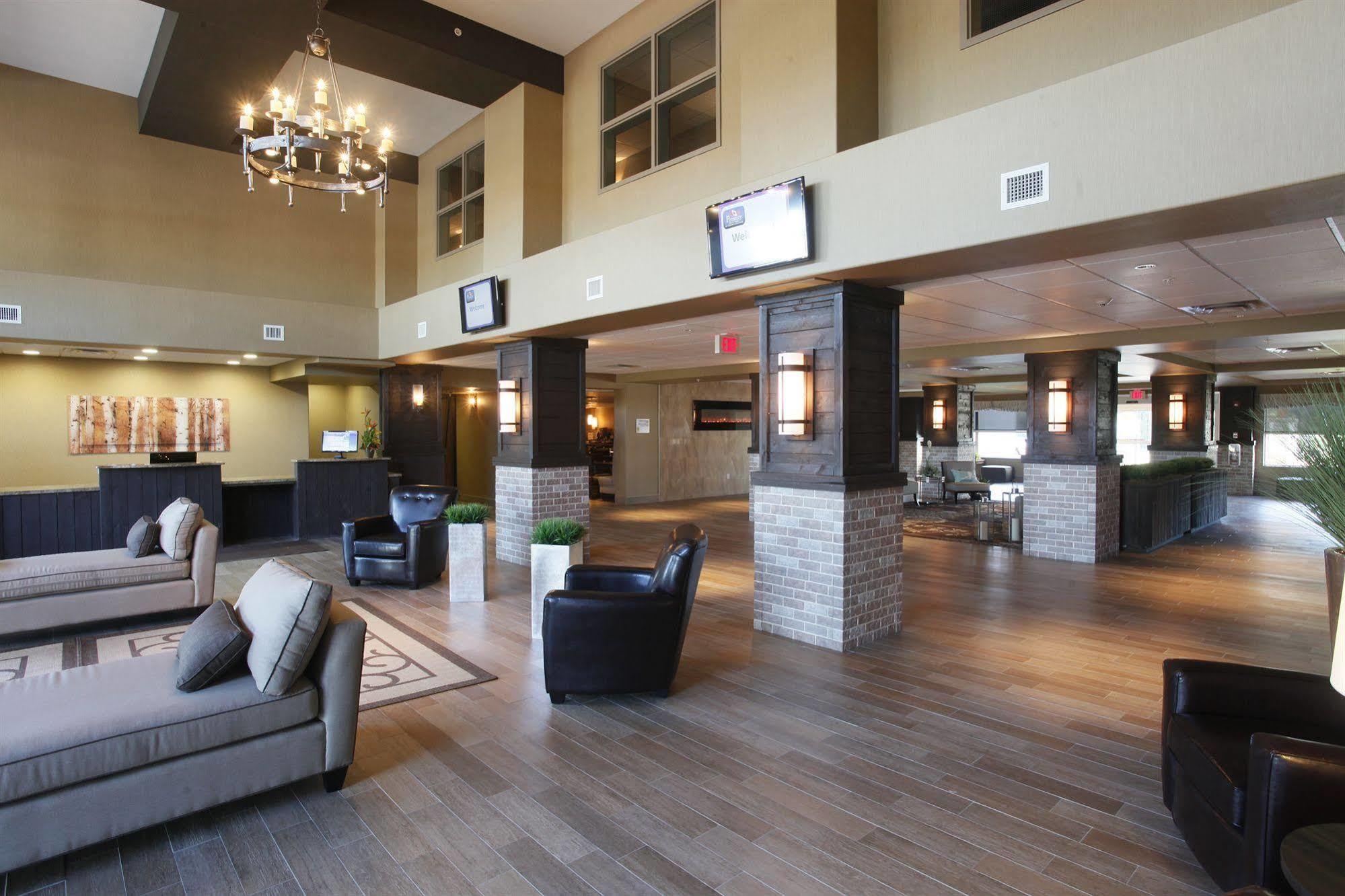 Pomeroy Inn & Suites At Olds College Εξωτερικό φωτογραφία